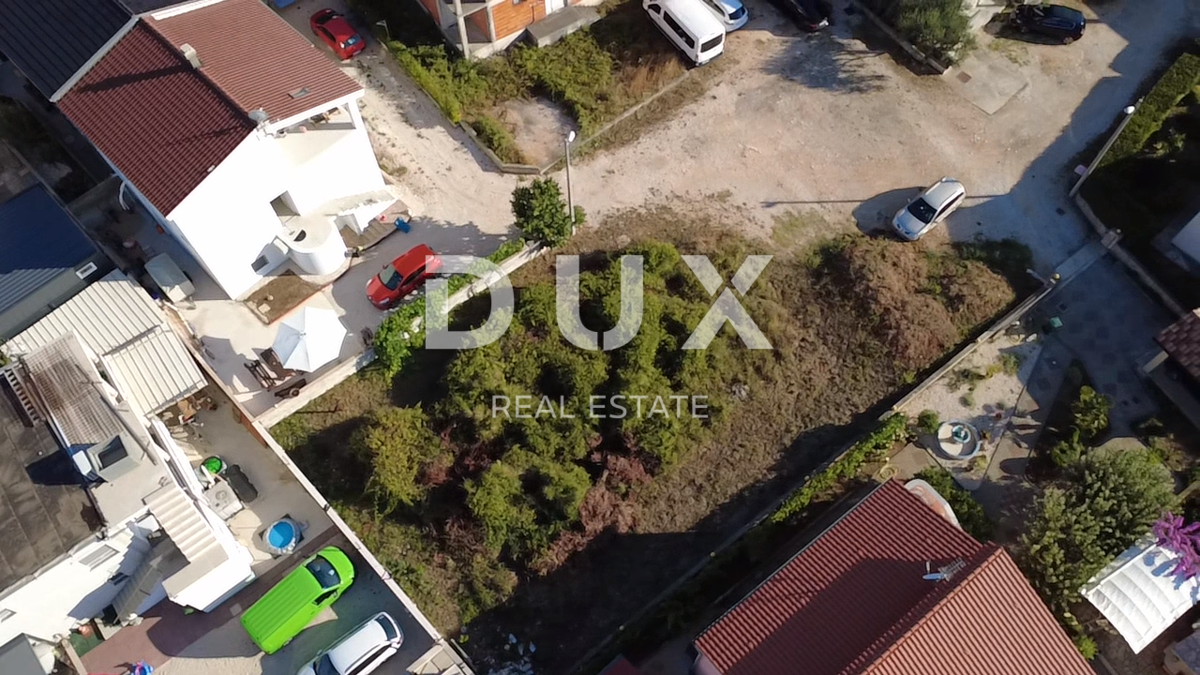 ZADAR, SINJORETOVO - Terreno edificabile 590m²