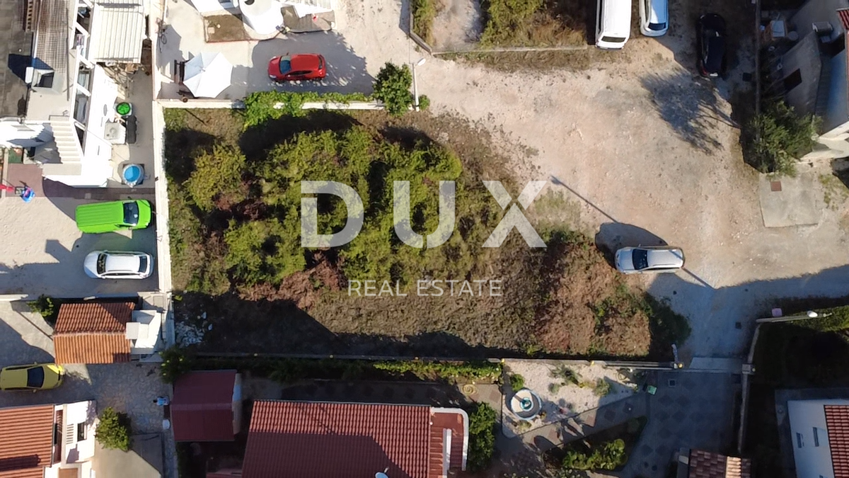 ZADAR, SINJORETOVO - Terreno edificabile 590m²