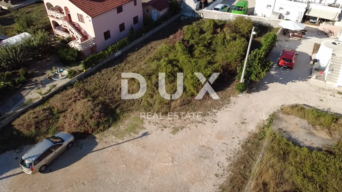 ZADAR, SINJORETOVO - Terreno edificabile 590m²