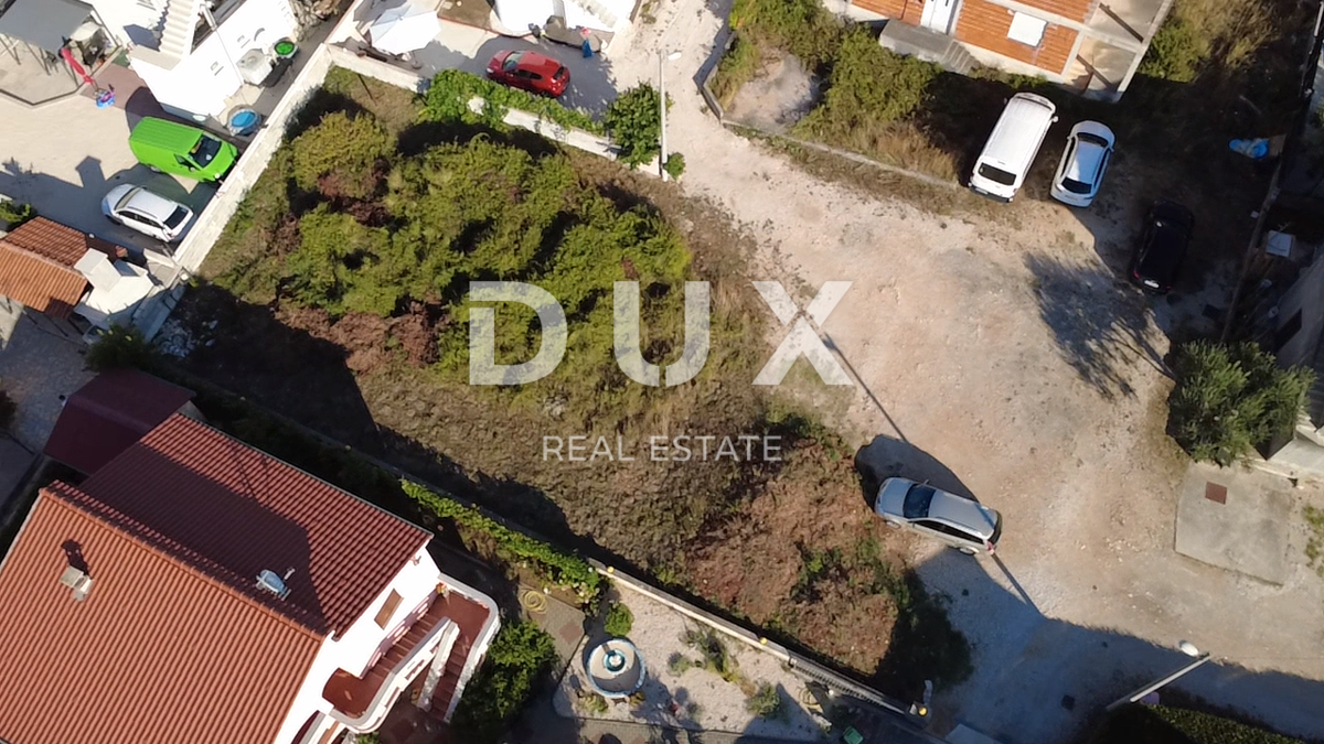 ZADAR, SINJORETOVO - Terreno edificabile 590m²