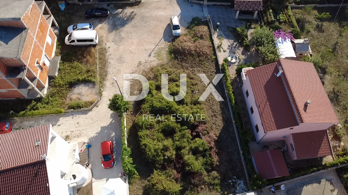 ZADAR, SINJORETOVO - Terreno edificabile 590m²