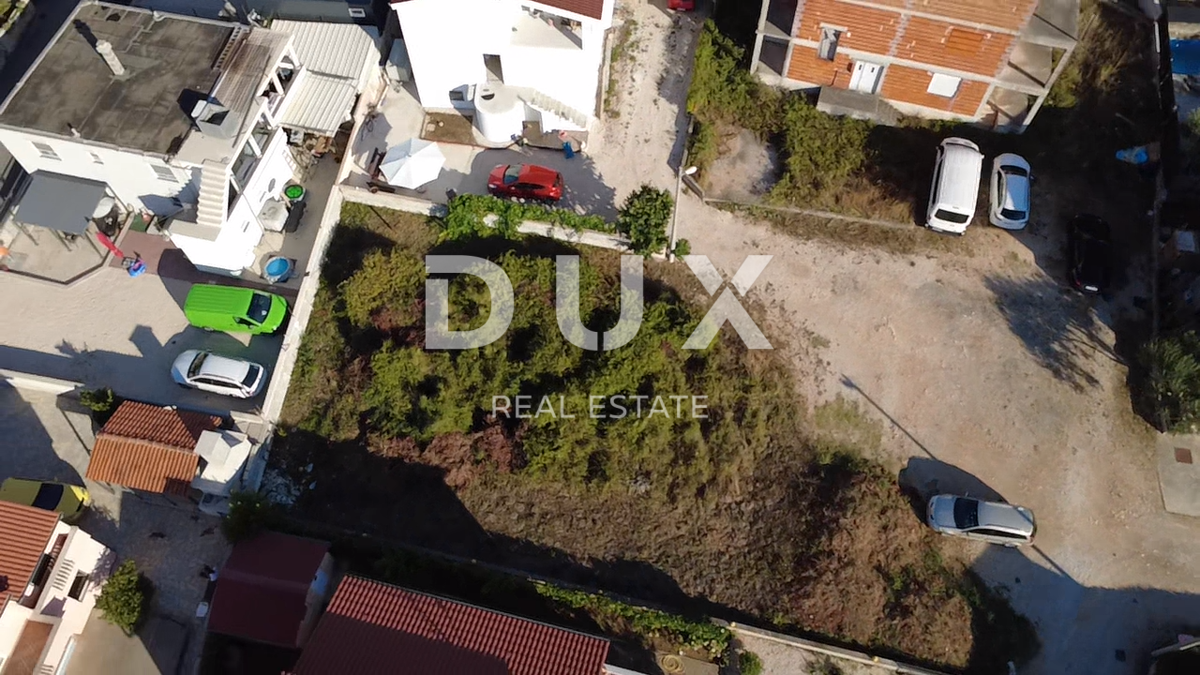 ZADAR, SINJORETOVO - Terreno edificabile 590m²