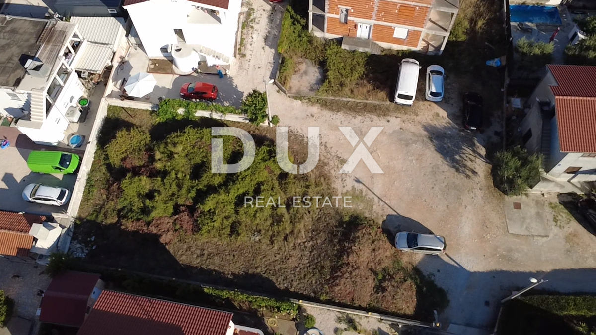 ZADAR, SINJORETOVO - Terreno edificabile 590m²