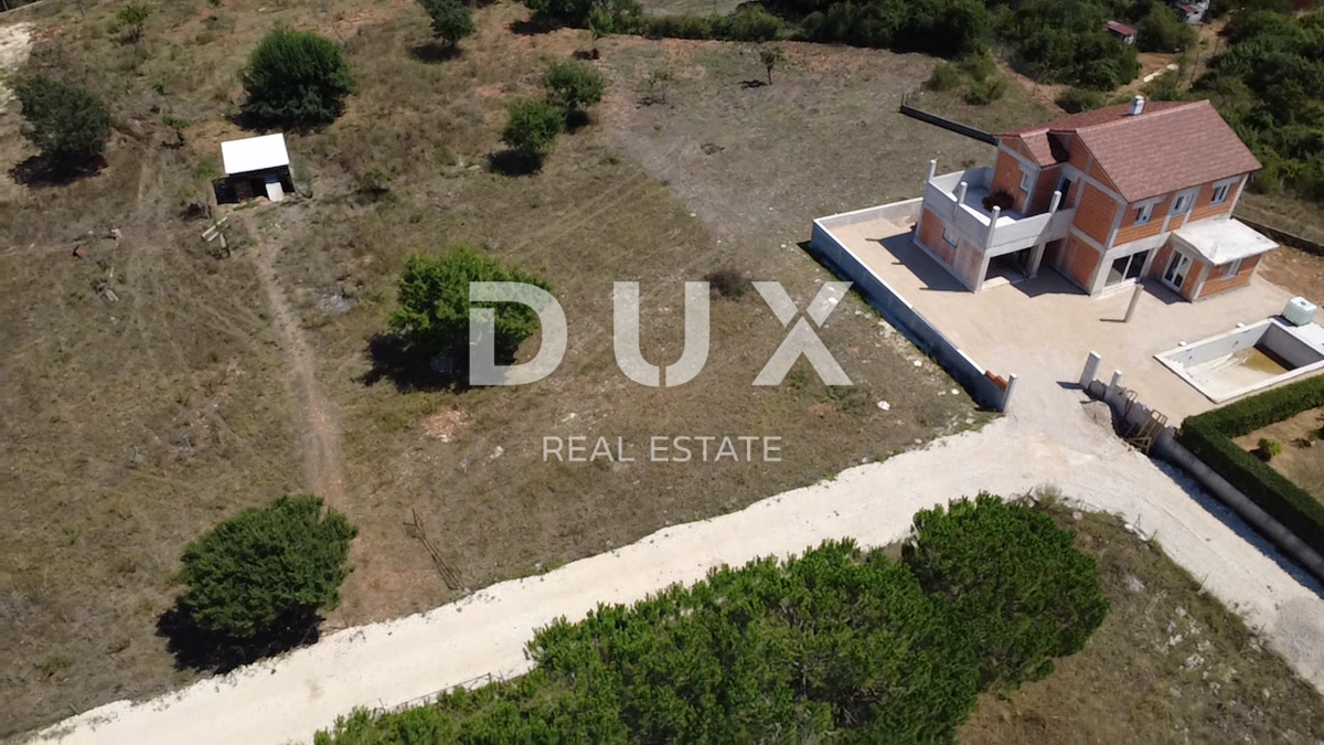 ZADAR, BRIŠEVO - Terreno edificabile in posizione tranquilla!