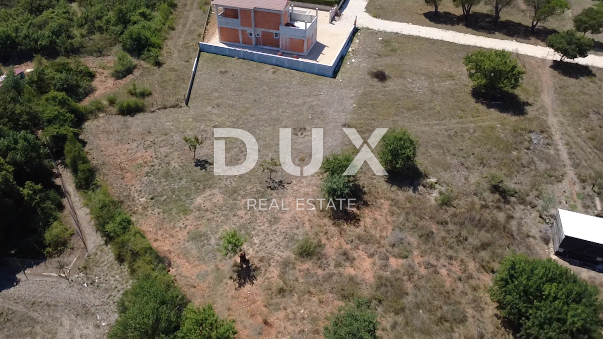 ZADAR, BRIŠEVO - Terreno edificabile in posizione tranquilla!