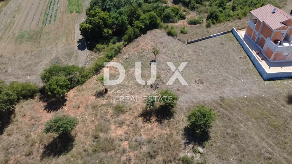 ZADAR, BRIŠEVO - Terreno edificabile in posizione tranquilla!