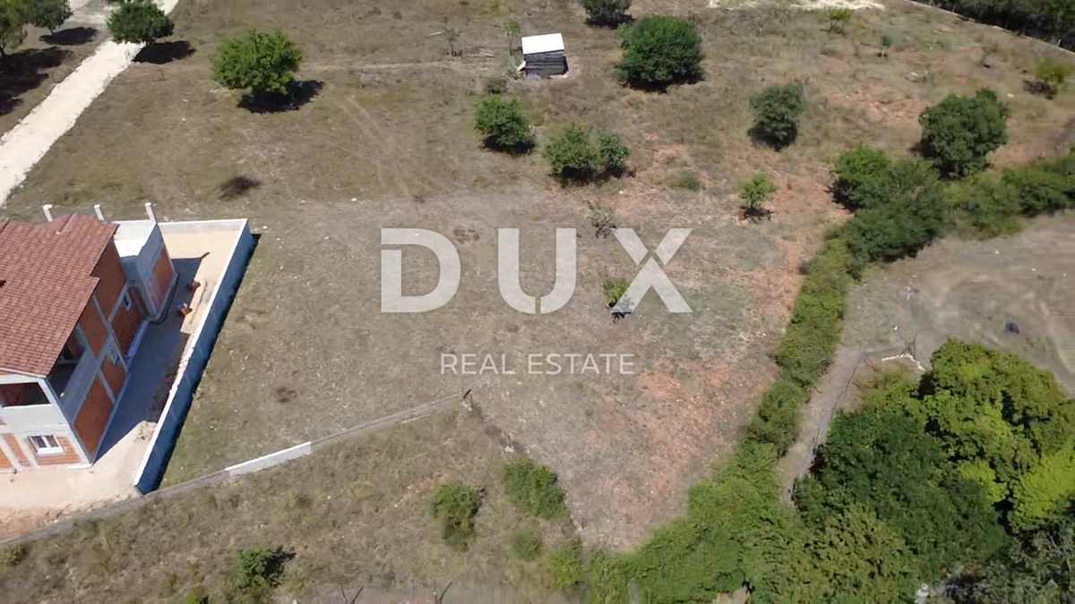 ZADAR, BRIŠEVO - Terreno edificabile in posizione tranquilla!