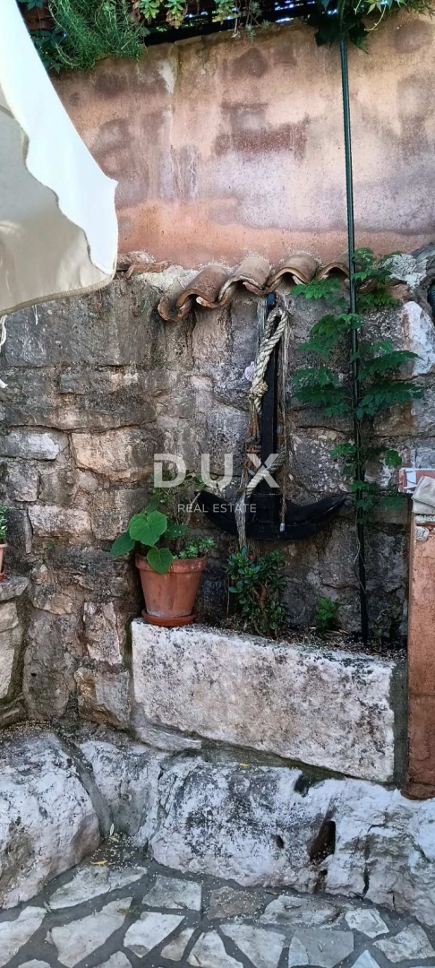 ISTRIA, ROVIGNO - 2 appartamenti e un monolocale nel cuore di Rovigno con terrazze e giardino!