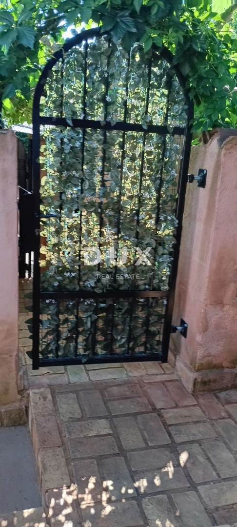 ISTRIA, ROVIGNO - 2 appartamenti e un monolocale nel cuore di Rovigno con terrazze e giardino!