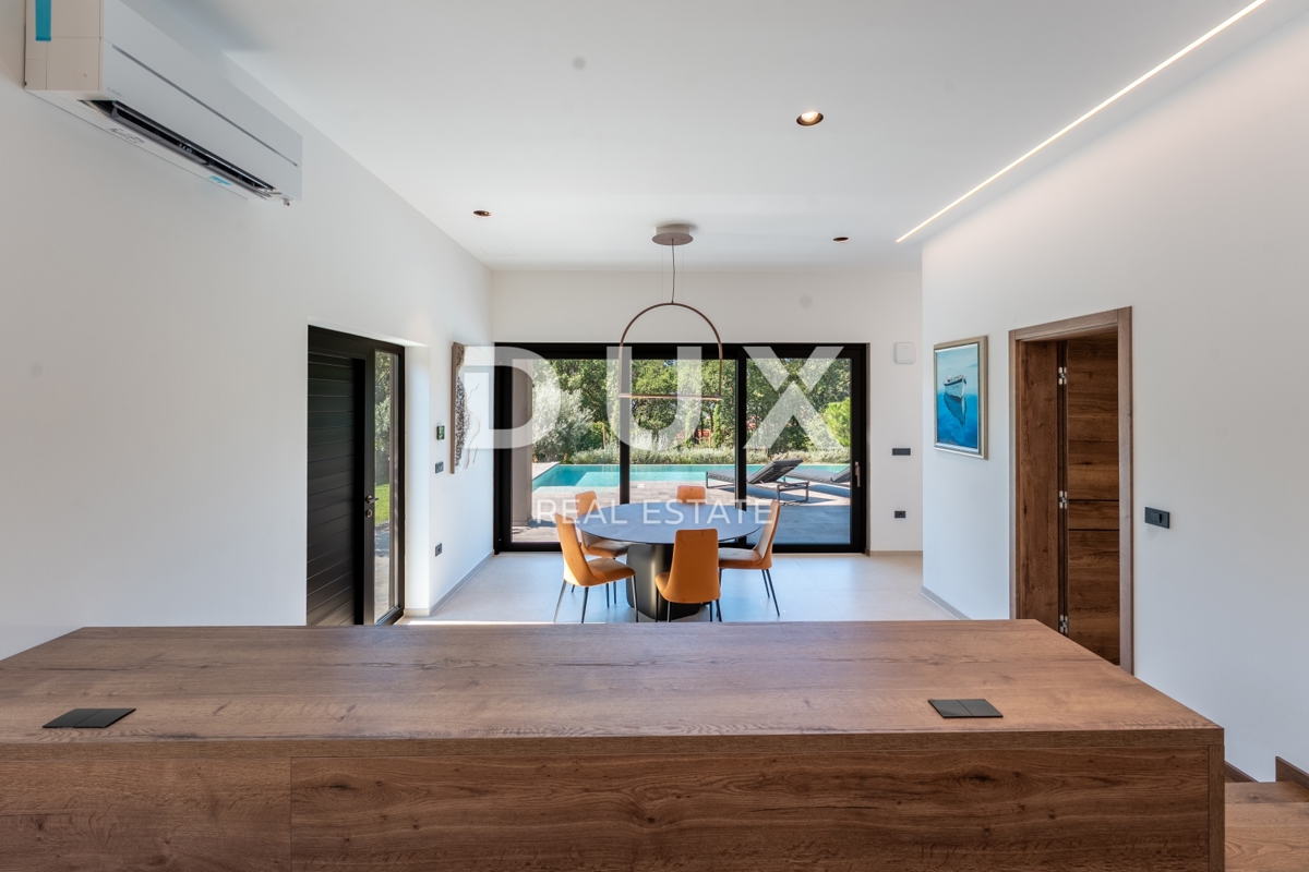 ISTRIA, MEDULIN - Imponente villa vicino al bosco con vista sul mare! 