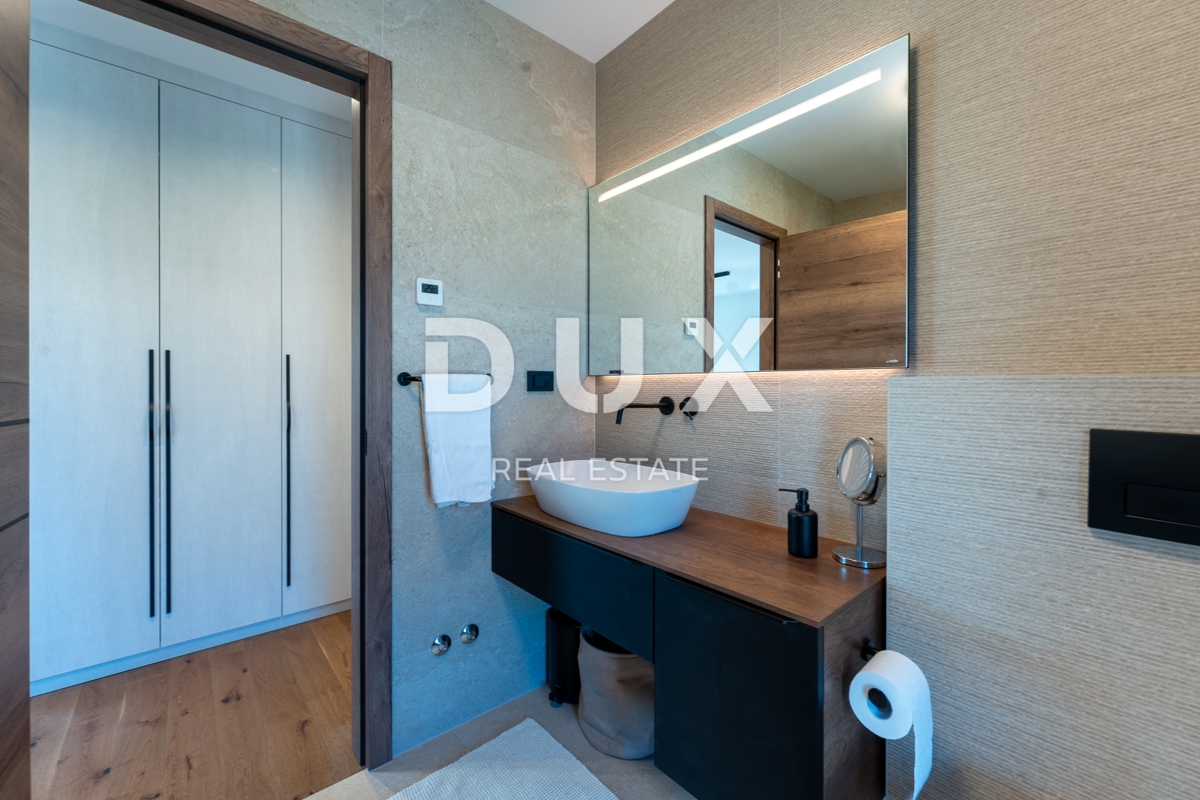 ISTRIA, MEDULIN - Imponente villa vicino al bosco con vista sul mare! 