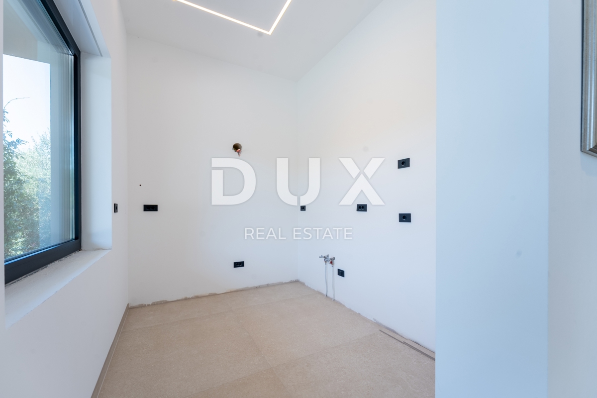 ISTRIA, MEDULIN - Imponente villa vicino al bosco con vista sul mare! 