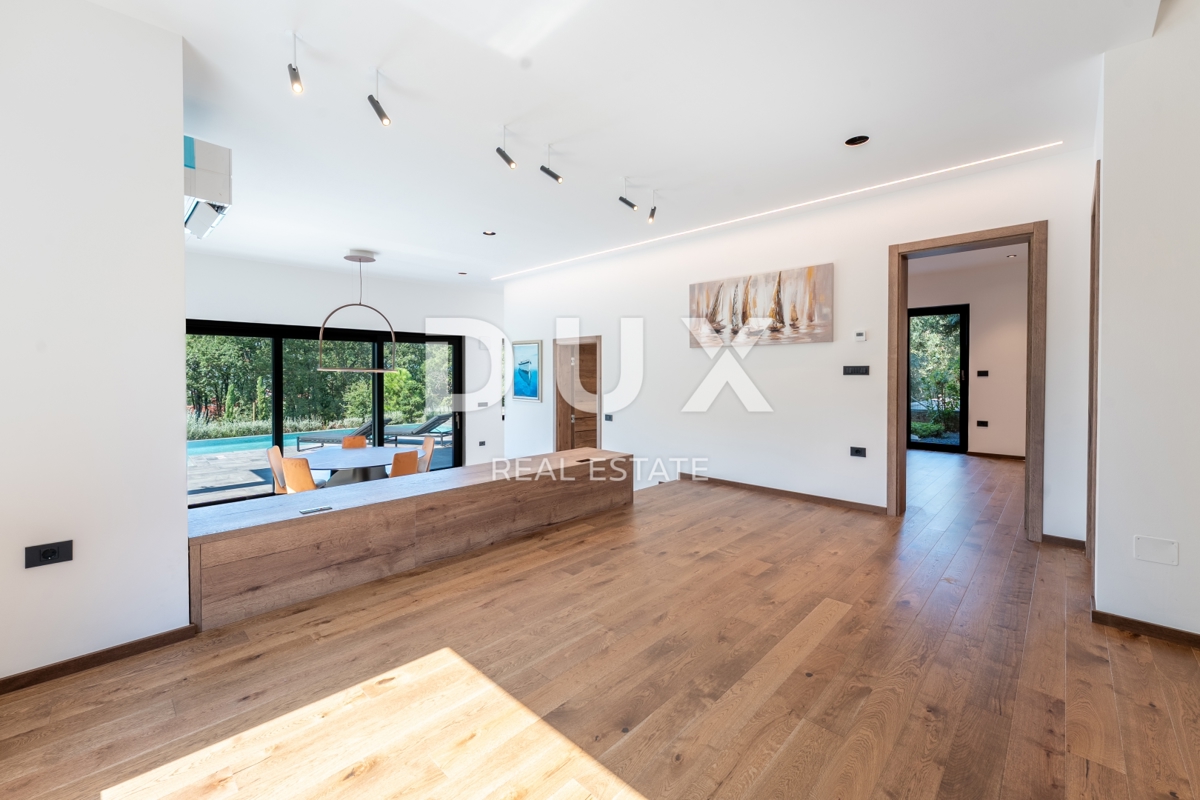 ISTRIA, MEDULIN - Imponente villa vicino al bosco con vista sul mare! 