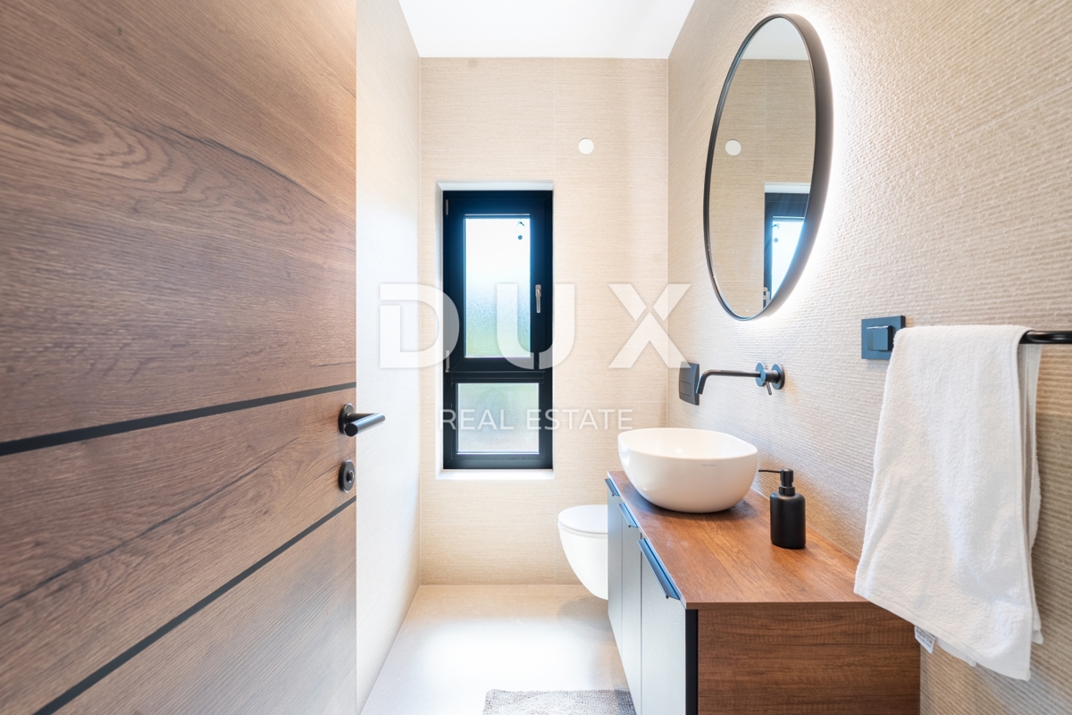 ISTRIA, MEDULIN - Imponente villa vicino al bosco con vista sul mare! 