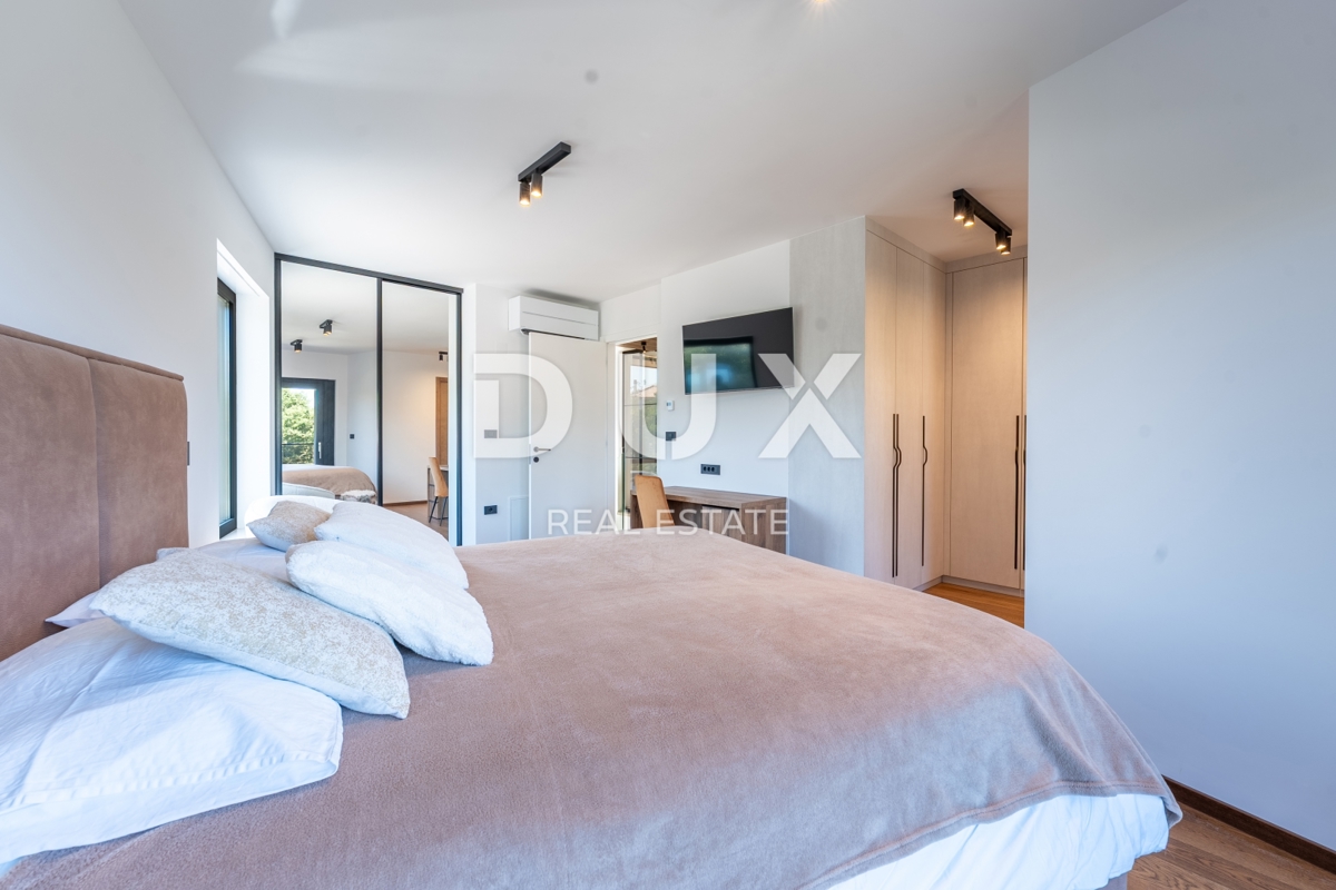 ISTRIA, MEDULIN - Imponente villa vicino al bosco con vista sul mare! 