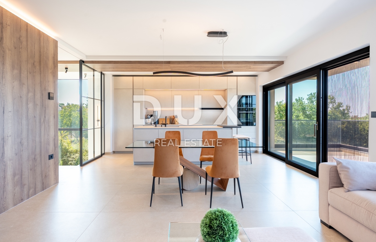 ISTRIA, MEDULIN - Imponente villa vicino al bosco con vista sul mare! 