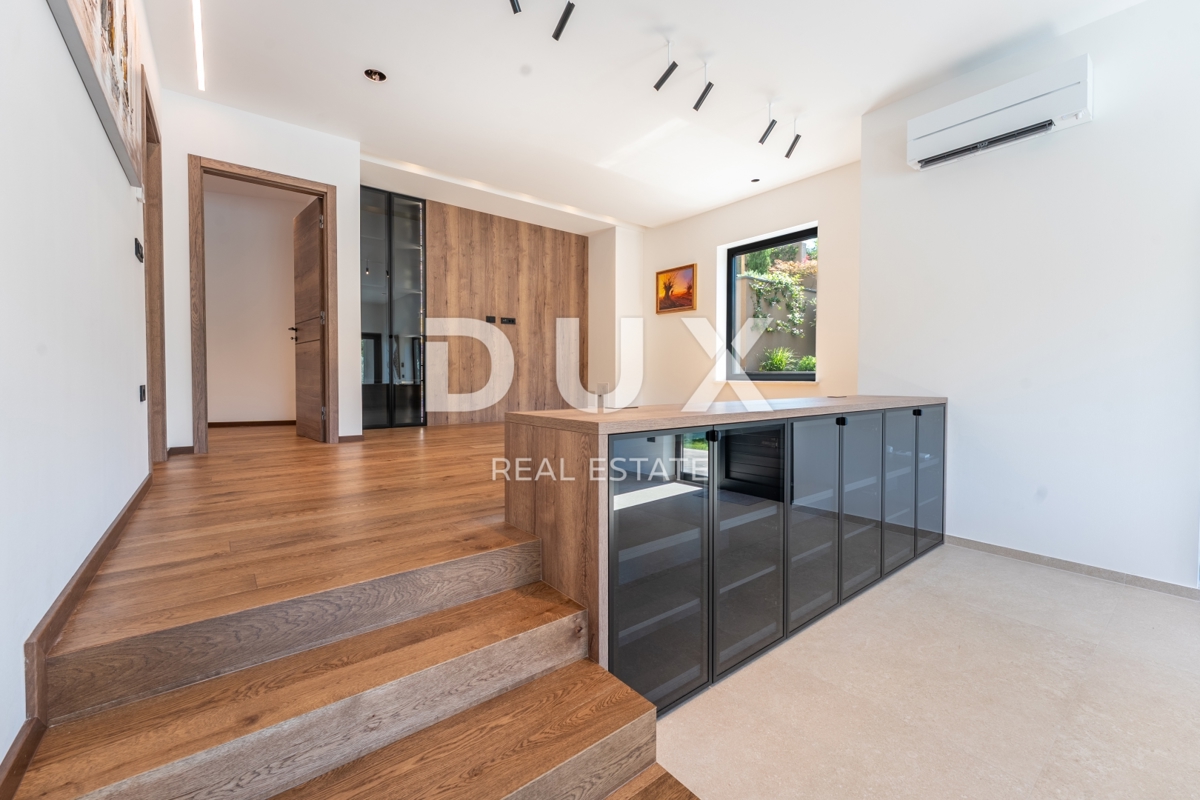 ISTRIA, MEDULIN - Imponente villa vicino al bosco con vista sul mare! 