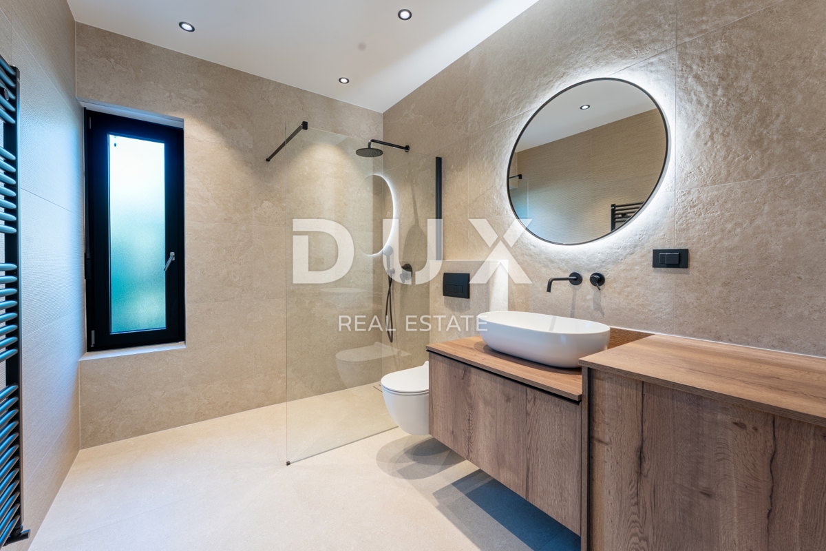 ISTRIA, MEDULIN - Imponente villa vicino al bosco con vista sul mare! 