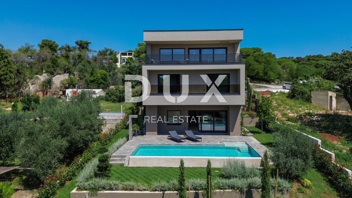 ISTRIA, MEDULIN - Imponente villa vicino al bosco con vista sul mare! 