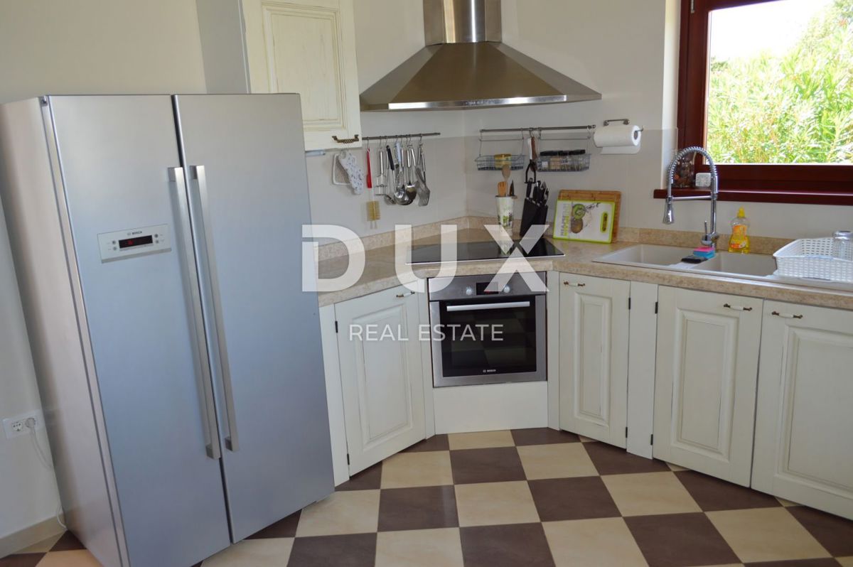 ISTRIA, SVETVINČENAT - Bella villa in un ampio giardino