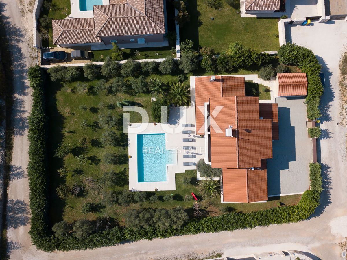 ISTRIA, SVETVINČENAT - Bella villa in un ampio giardino