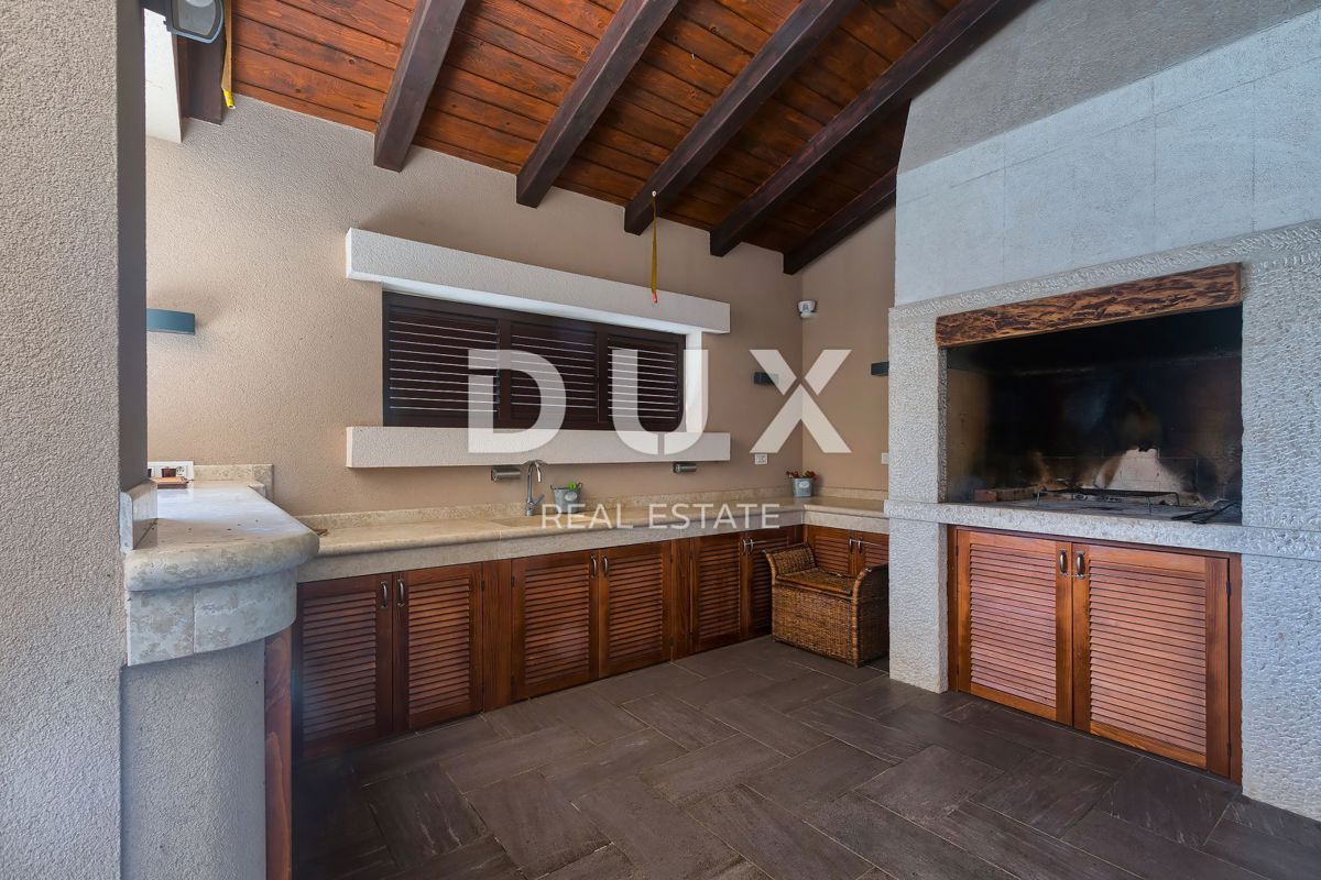 ISTRIA, SVETVINČENAT - Bella villa in un ampio giardino