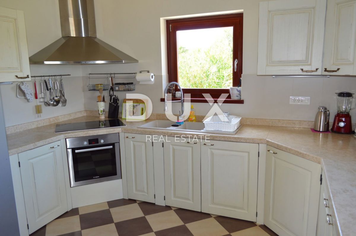 ISTRIA, SVETVINČENAT - Bella villa in un ampio giardino