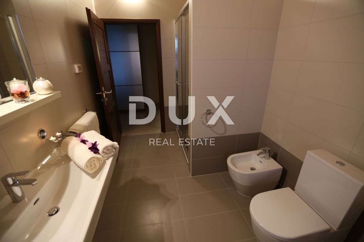 ISTRIA, SVETVINČENAT - Bella villa in un ampio giardino