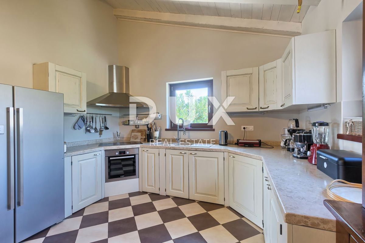 ISTRIA, SVETVINČENAT - Bella villa in un ampio giardino