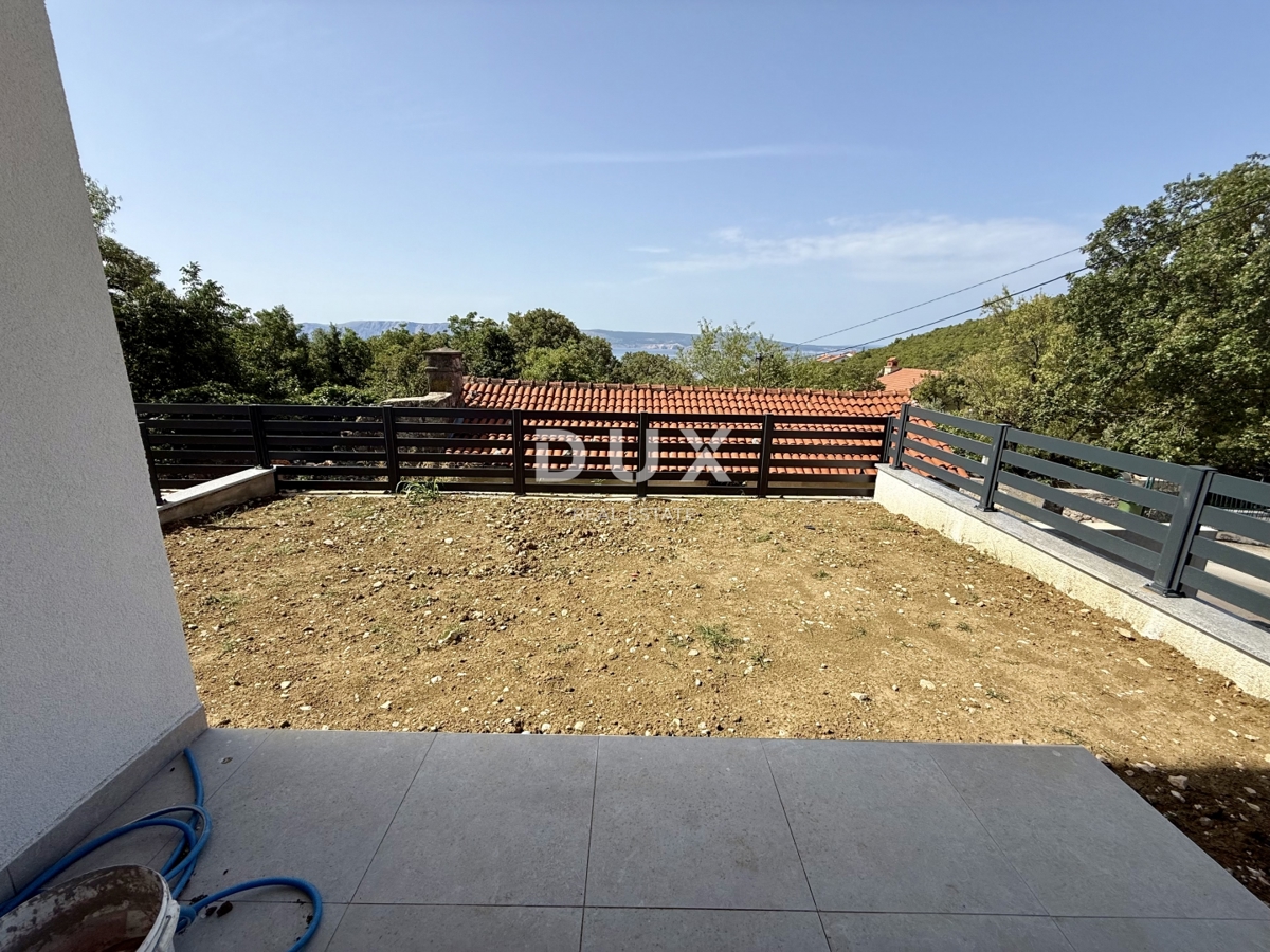 NOVI VINODOLSKI - Appartamento con due camere da letto in un nuovo edificio con giardino!