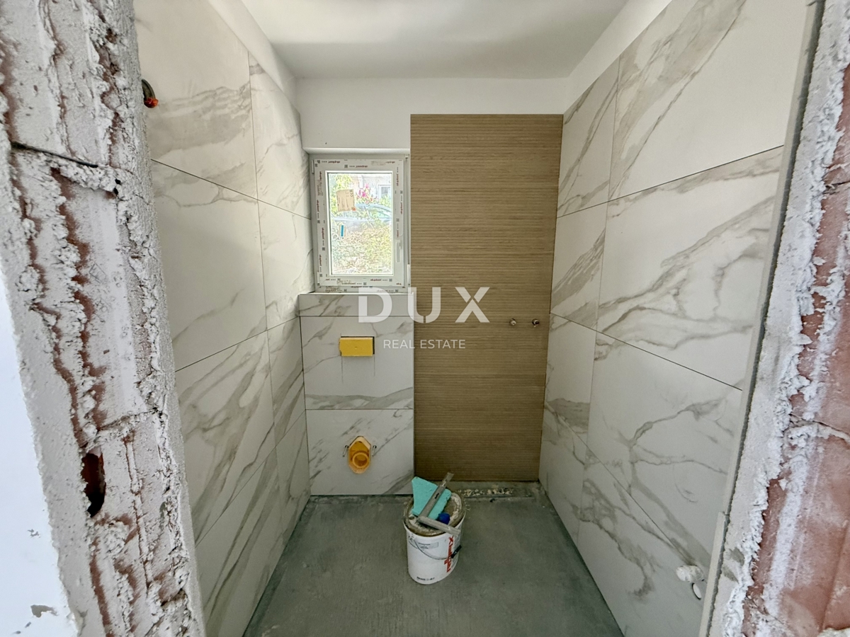 NOVI VINODOLSKI - Appartamento con due camere da letto in un nuovo edificio con giardino!