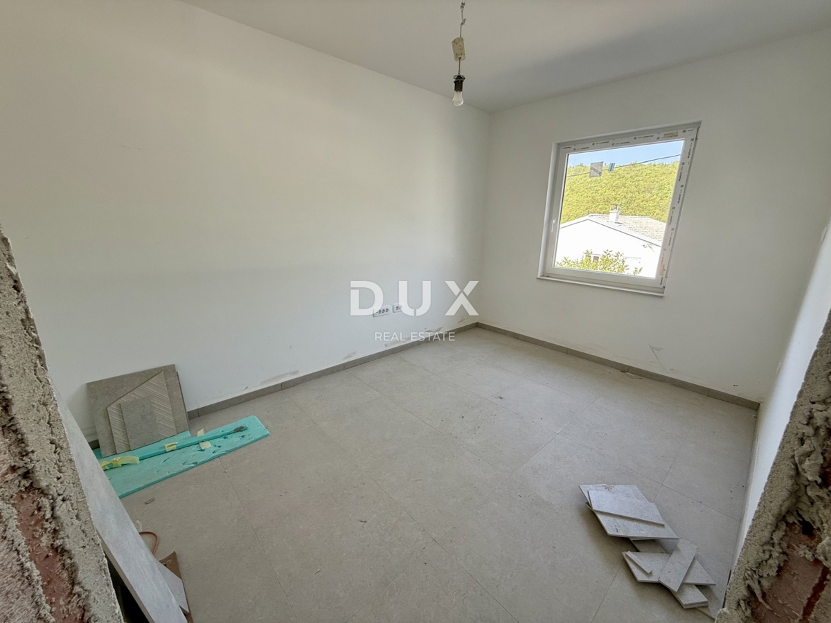 NOVI VINODOLSKI - Appartamento con due camere da letto in un nuovo edificio con giardino!