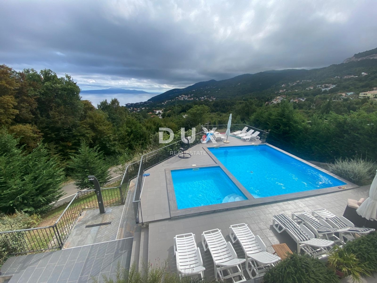 ABBAZIA, VEPRINAC - appartamento 4 camere da letto + soggiorno, 136 m2 con piscina e vista mare! OCCASIONE!