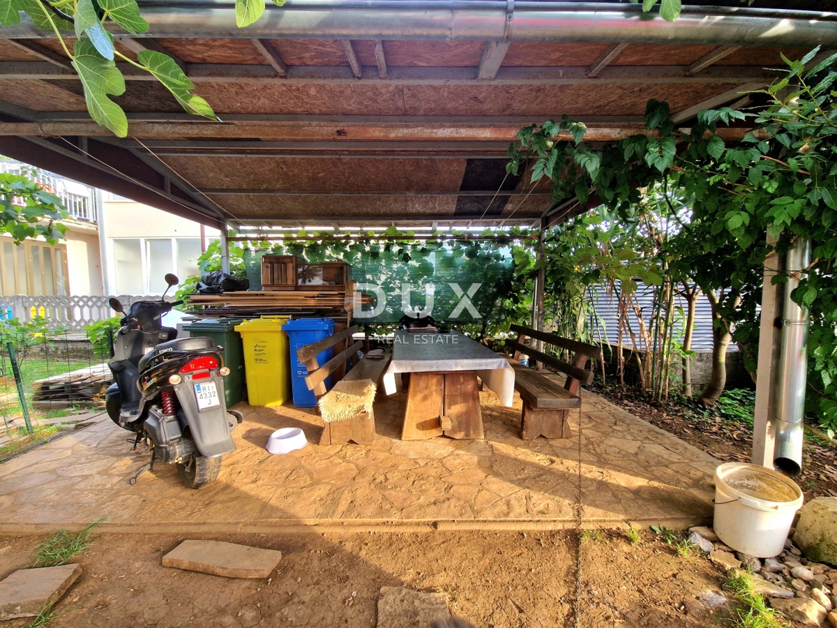 VIŠKOVO, MARINIĆI - 3 camere da letto + soggiorno con giardino di 290m2