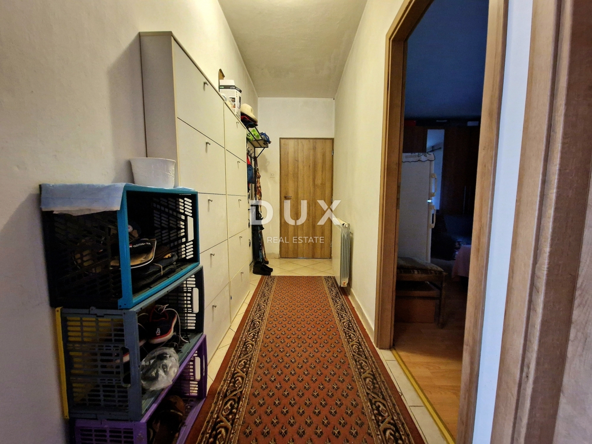 VIŠKOVO, MARINIĆI - 3 camere da letto + soggiorno con giardino di 290m2