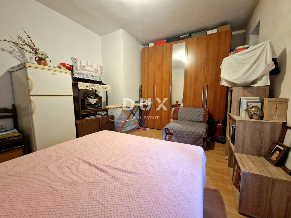 VIŠKOVO, MARINIĆI - 3 camere da letto + soggiorno con giardino di 290m2