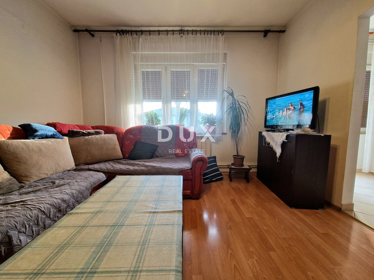 VIŠKOVO, MARINIĆI - 3 camere da letto + soggiorno con giardino di 290m2