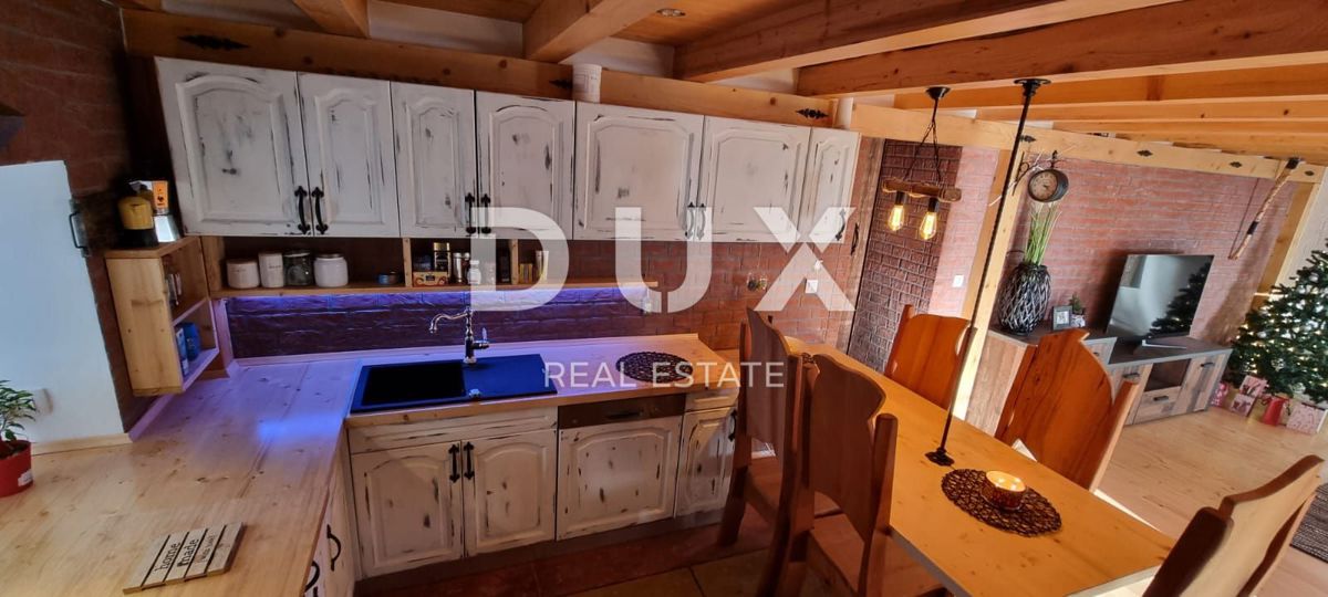 RIJEKA, KRIMEA - 2 case indipendenti con vista mare + 2 annessi + giardino! OPPORTUNITÀ!