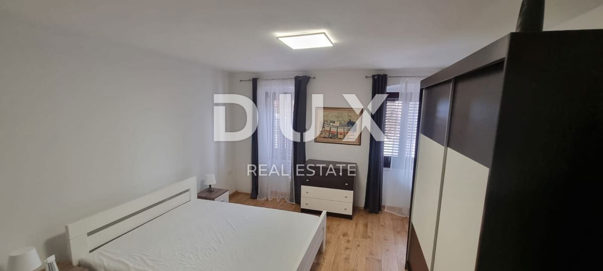 RIJEKA, KRIMEA - 2 case indipendenti con vista mare + 2 annessi + giardino! OPPORTUNITÀ!