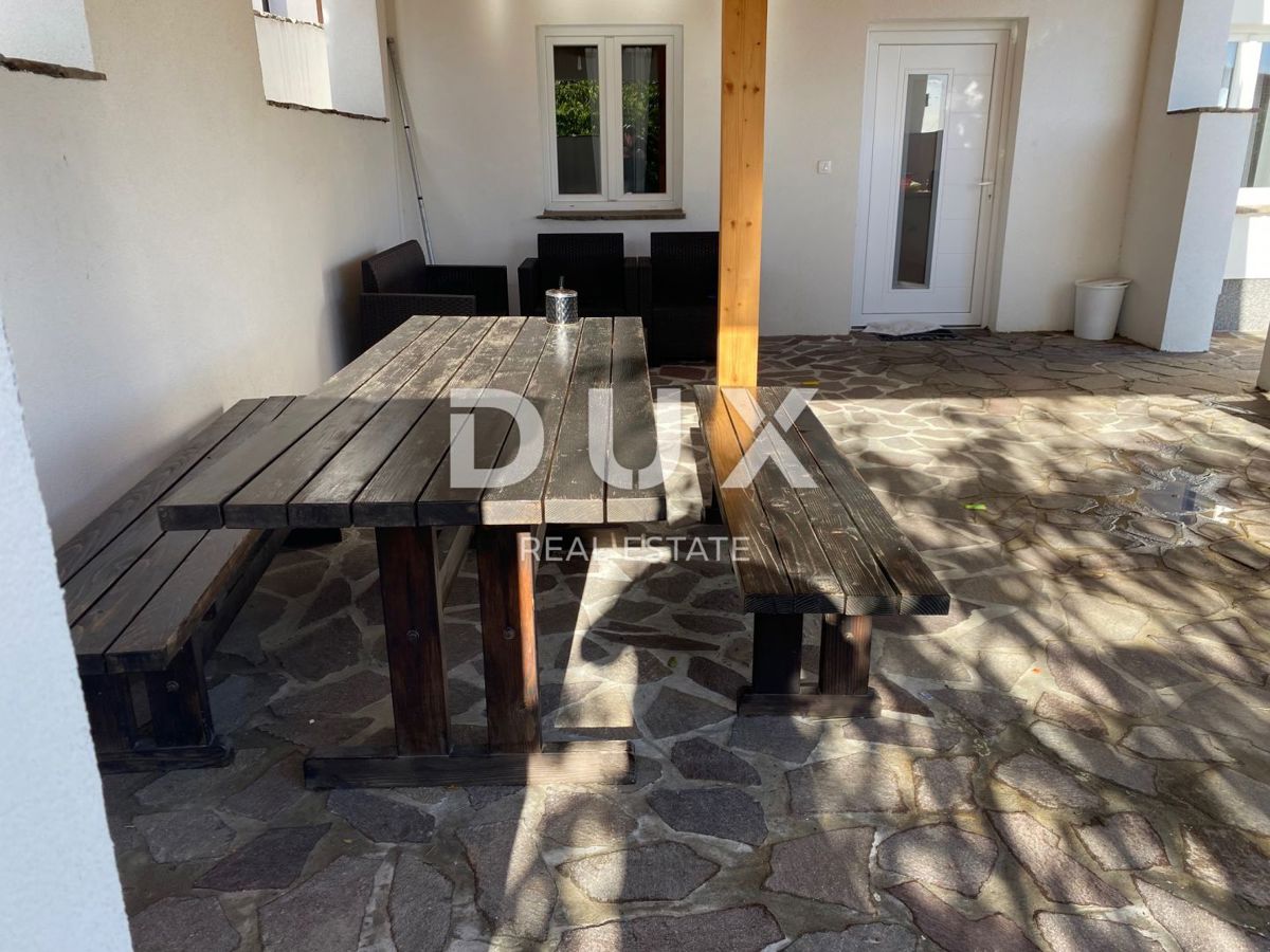 RIJEKA, KRIMEA - 2 case indipendenti con vista mare + 2 annessi + giardino! OPPORTUNITÀ!