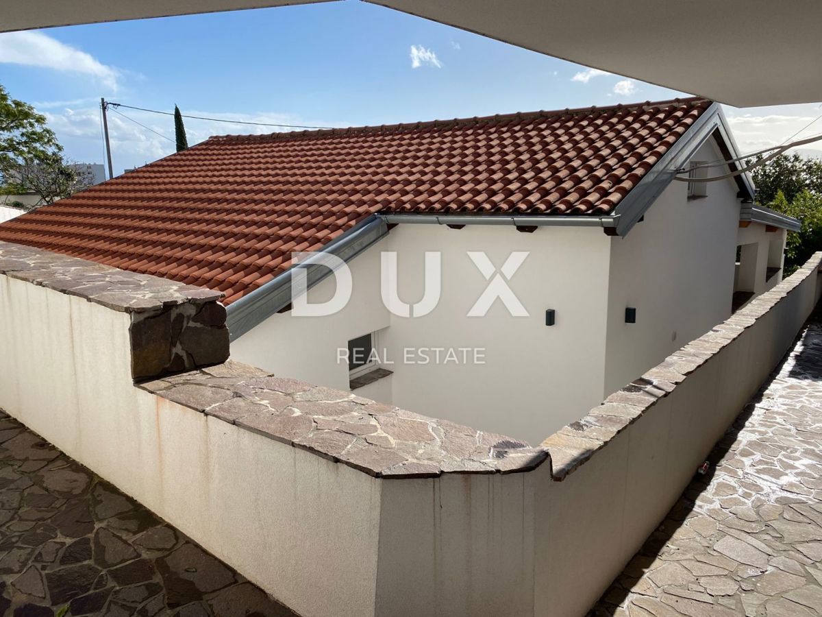 RIJEKA, KRIMEA - 2 case indipendenti con vista mare + 2 annessi + giardino! OPPORTUNITÀ!