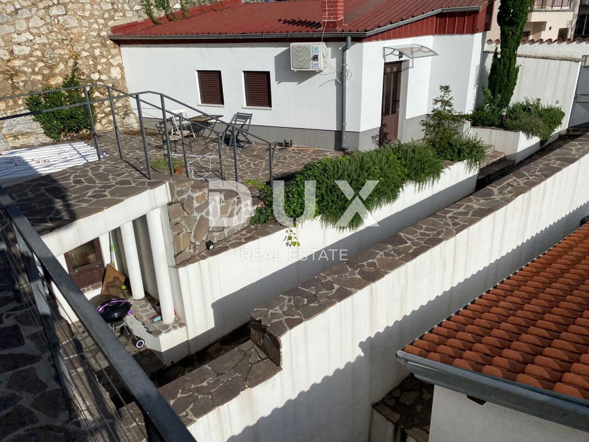 RIJEKA, KRIMEA - 2 case indipendenti con vista mare + 2 annessi + giardino! OPPORTUNITÀ!
