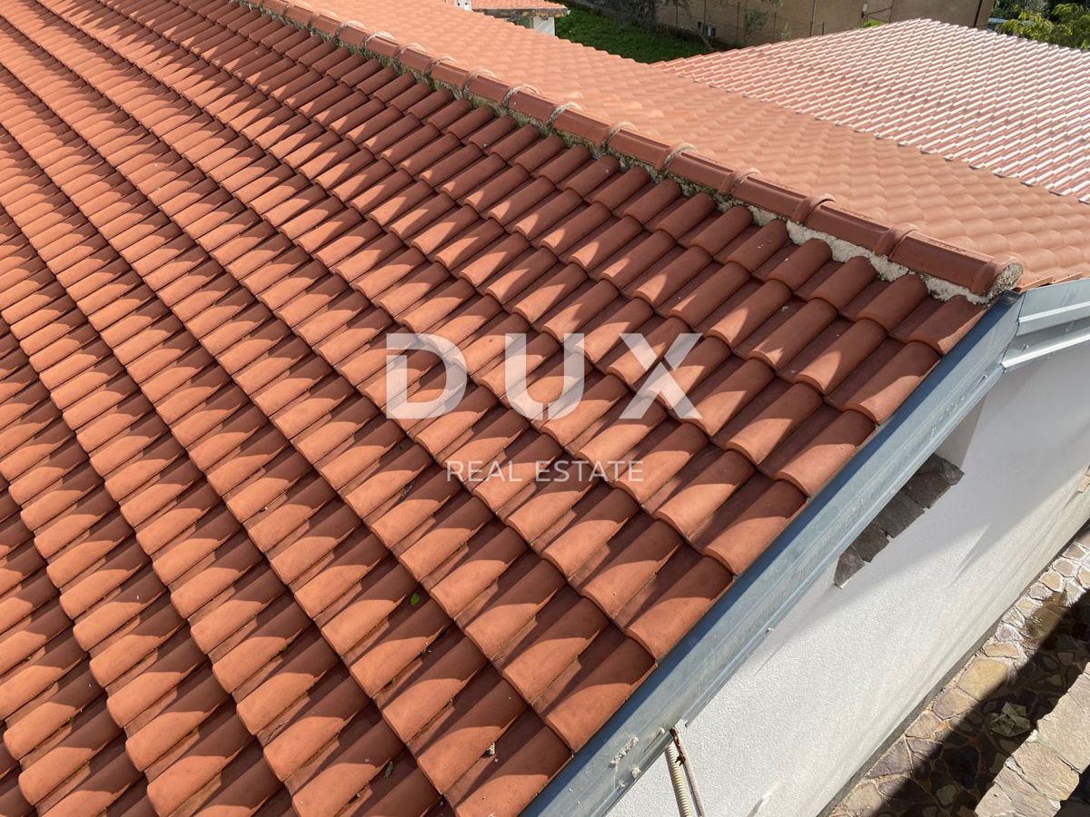 RIJEKA, KRIMEA - 2 case indipendenti con vista mare + 2 annessi + giardino! OPPORTUNITÀ!