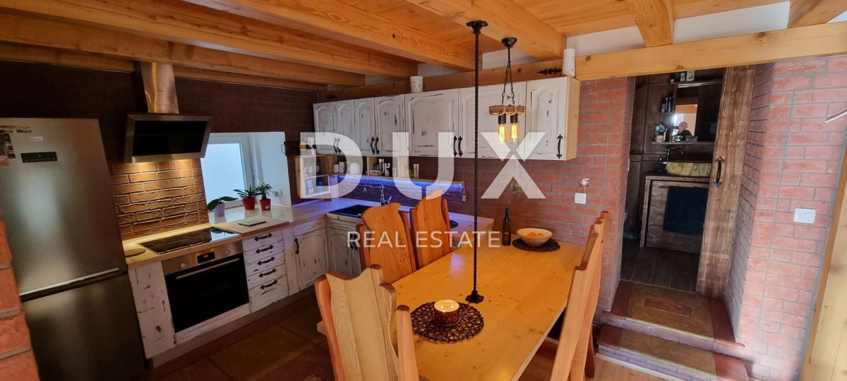 RIJEKA, KRIMEA - 2 case indipendenti con vista mare + 2 annessi + giardino! OPPORTUNITÀ!