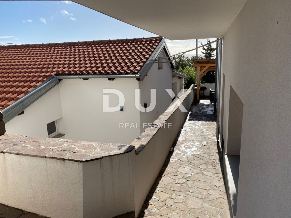 RIJEKA, KRIMEA - 2 case indipendenti con vista mare + 2 annessi + giardino! OPPORTUNITÀ!