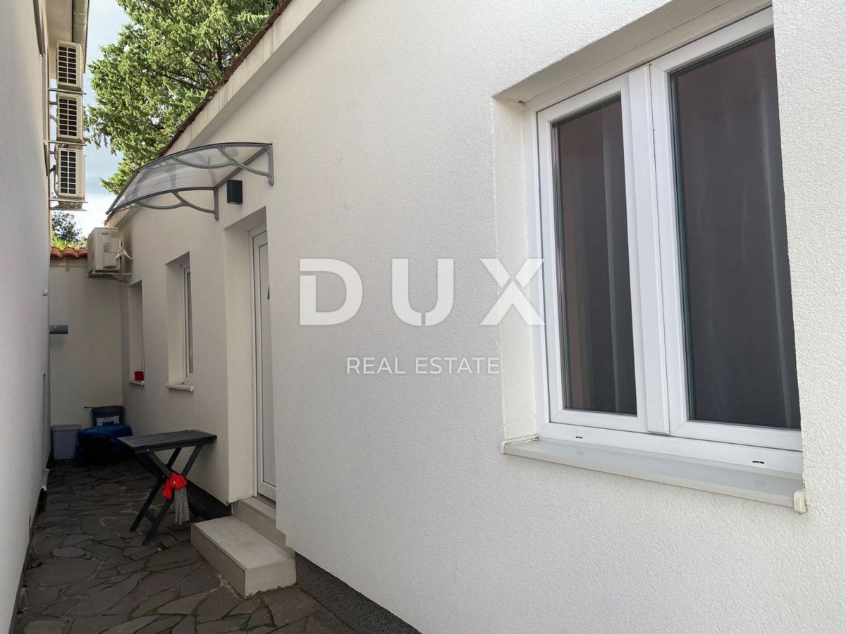 RIJEKA, KRIMEA - 2 case indipendenti con vista mare + 2 annessi + giardino! OPPORTUNITÀ!