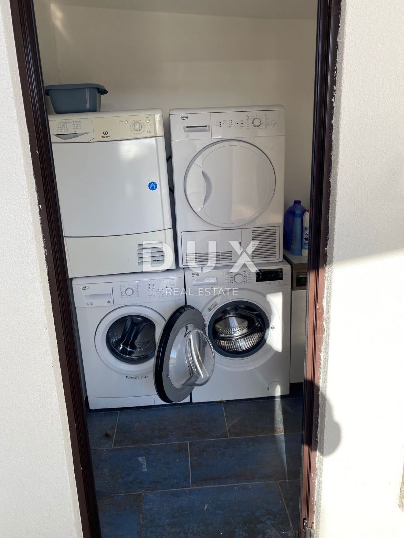 RIJEKA, KRIMEA - 2 case indipendenti con vista mare + 2 annessi + giardino! OPPORTUNITÀ!