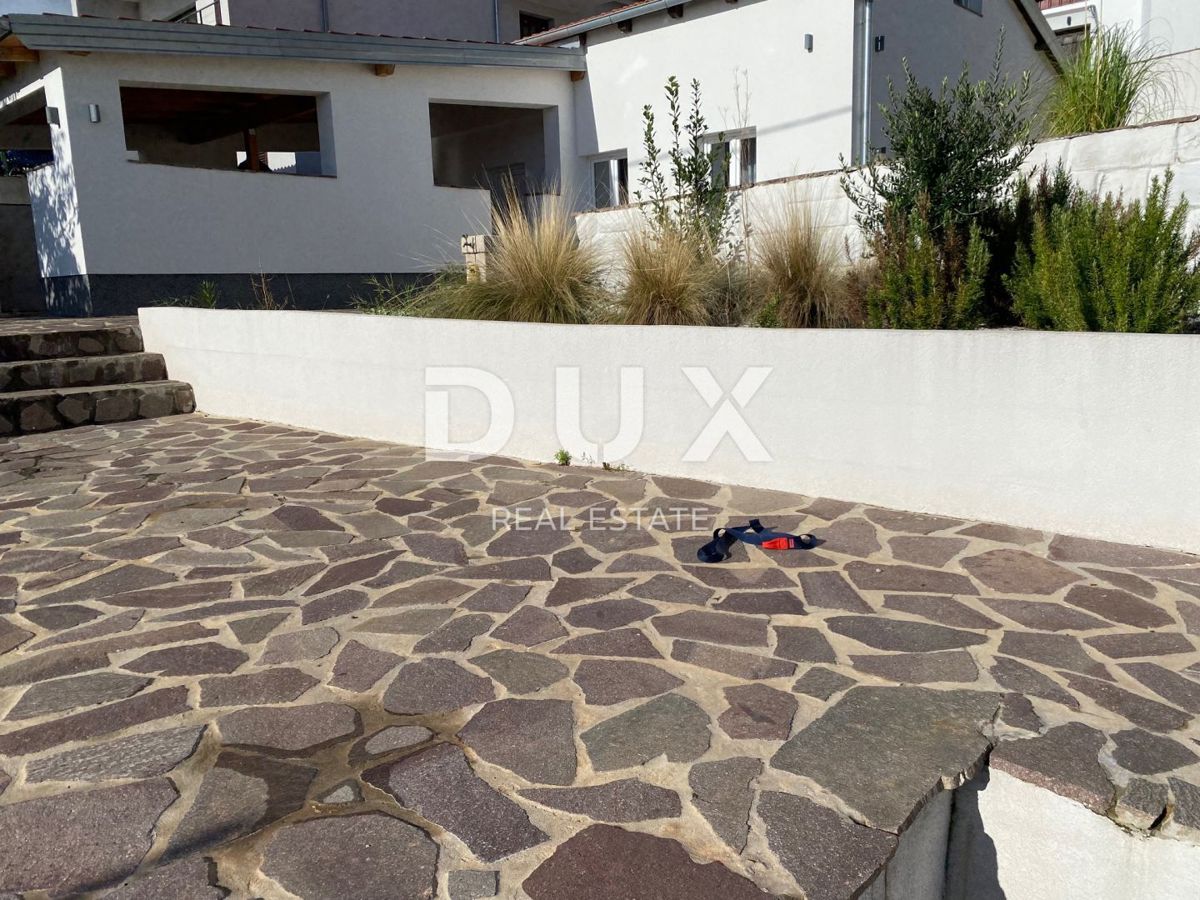 RIJEKA, KRIMEA - 2 case indipendenti con vista mare + 2 annessi + giardino! OPPORTUNITÀ!