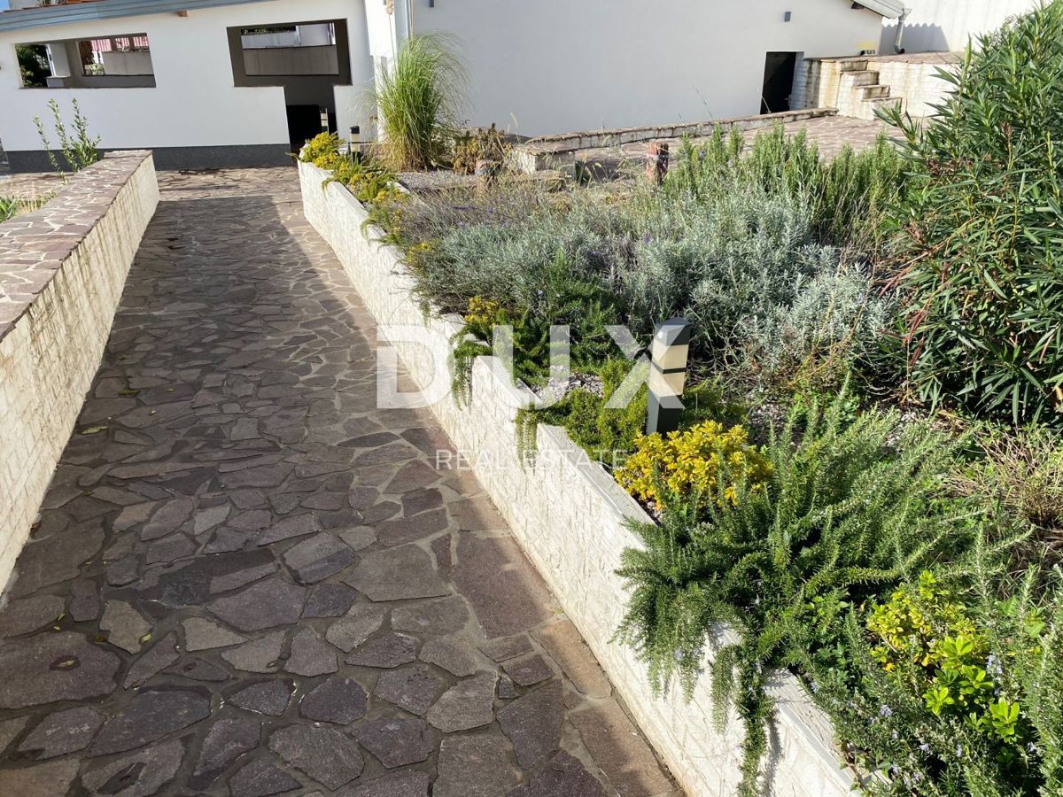 RIJEKA, KRIMEA - 2 case indipendenti con vista mare + 2 annessi + giardino! OPPORTUNITÀ!