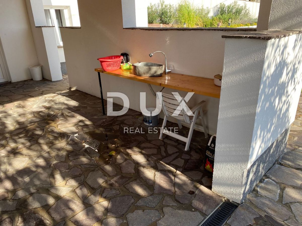 RIJEKA, KRIMEA - 2 case indipendenti con vista mare + 2 annessi + giardino! OPPORTUNITÀ!